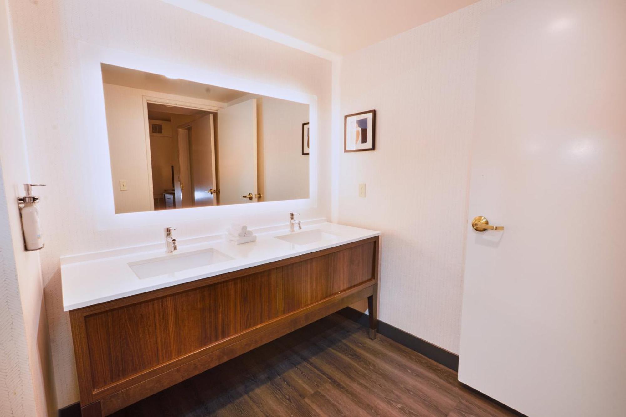 Holiday Inn Oakland Airport By Ihg Εξωτερικό φωτογραφία